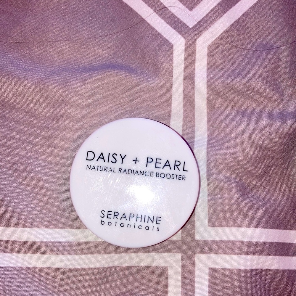 Daisy+Pearl Natural Radiance Booster.